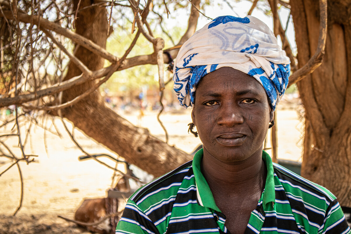 Maïga Abibou ist eine Binnenvertriebene aus Wapassi in der Nordregion von Burkina Faso, die innerhalb eines Jahres zweimal vertrieben wurde.